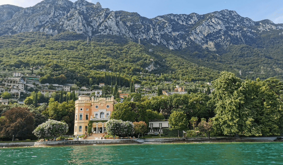 Peach colored house on the water near Lake Garda | The Italian On Tour