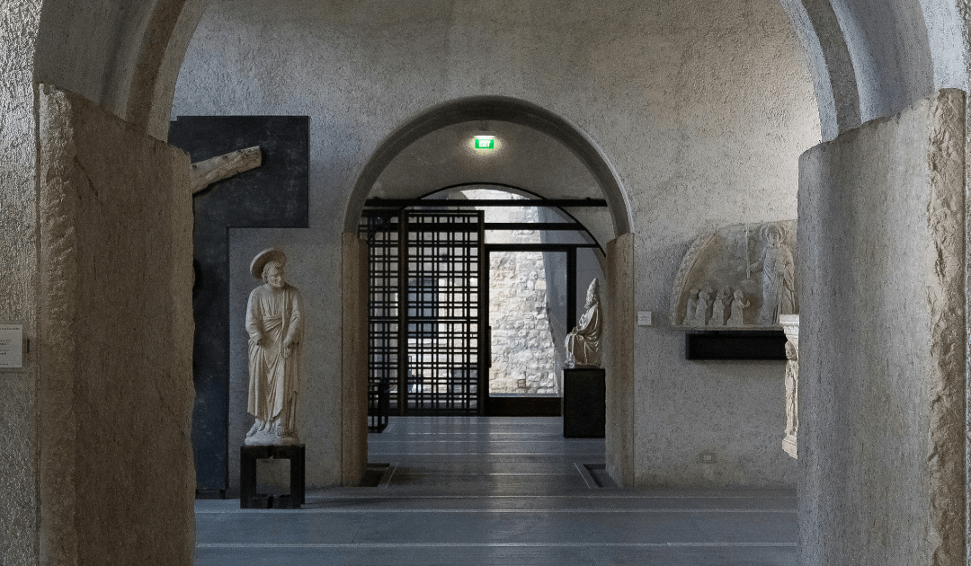 Inside view of an art gallery in Italy | The Italian On Tour