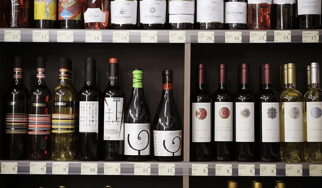 A shelf full of bottles of Italian Wine | The Italian On Tour