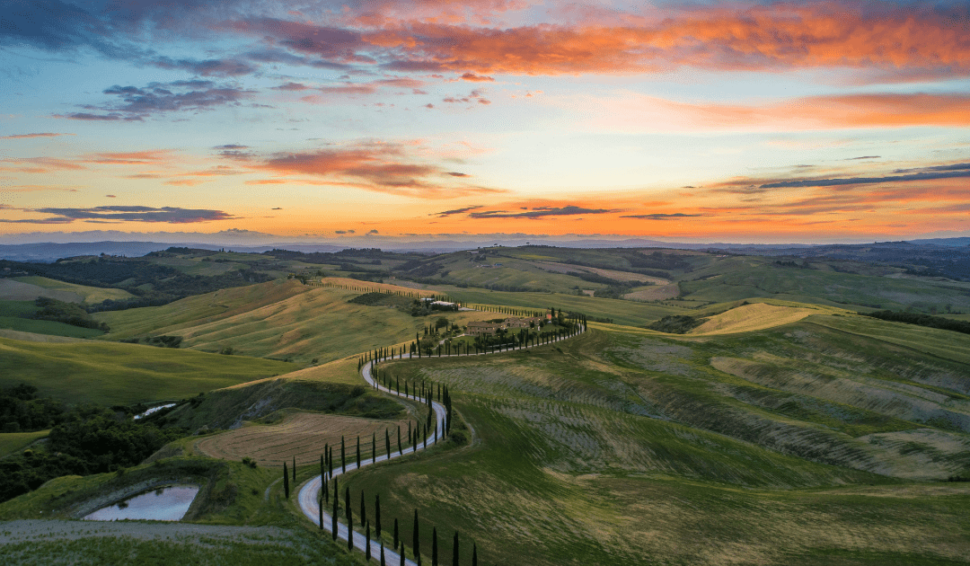 Landscape view with colorful sunset in Tuscany | The Italian On Tour