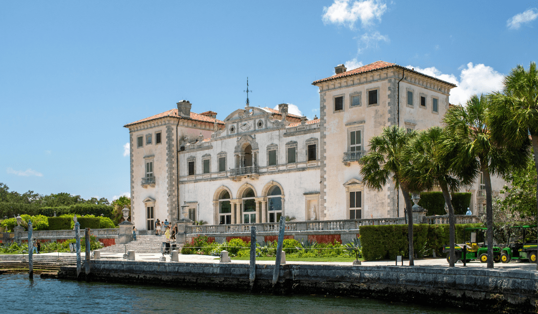 Building near the water in Italy | The Italian On Tour