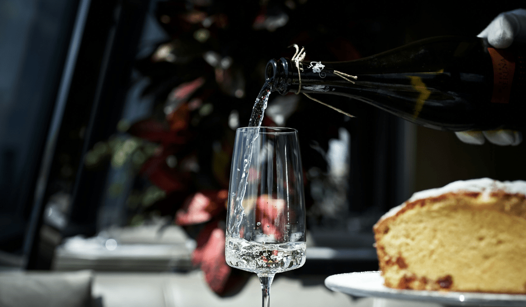 Prosecco being poured into a glass | The Italian On Tour