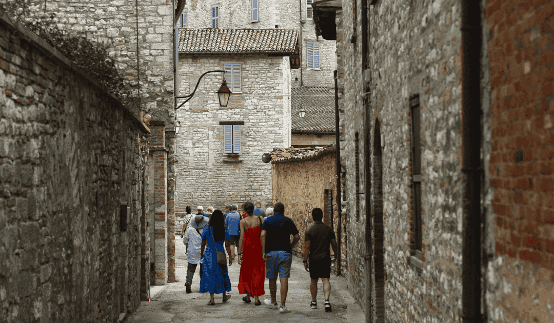 group walking in the city of gubbio